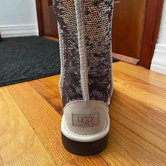 Ugg Classic Short Sparkles in Champagne 🍾 - Picture 3 of 6